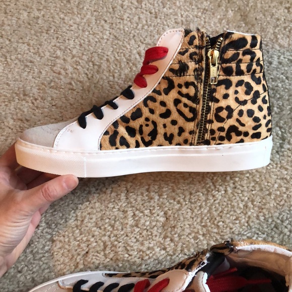 Steve Madden Tracey leopard gold stud sneaker size 8 and 7 white black red shoe - Picture 4 of 10